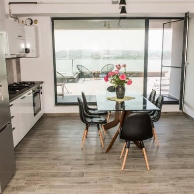 Аренда шикарных 2-комнатных апартаментов с террасой, 75 м², Констанца, Румыния